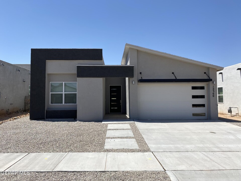 12360 Desert Wolf Ave in El Paso, TX - Building Photo