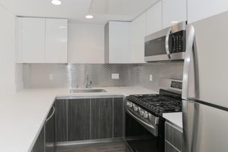 8748 Reading - Townhouse Apartments in Los Angeles, CA - Building Photo - Interior Photo