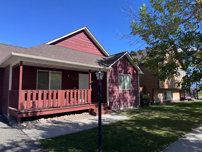 705 Green Tree Dr in Belgrade, MT - Building Photo - Building Photo