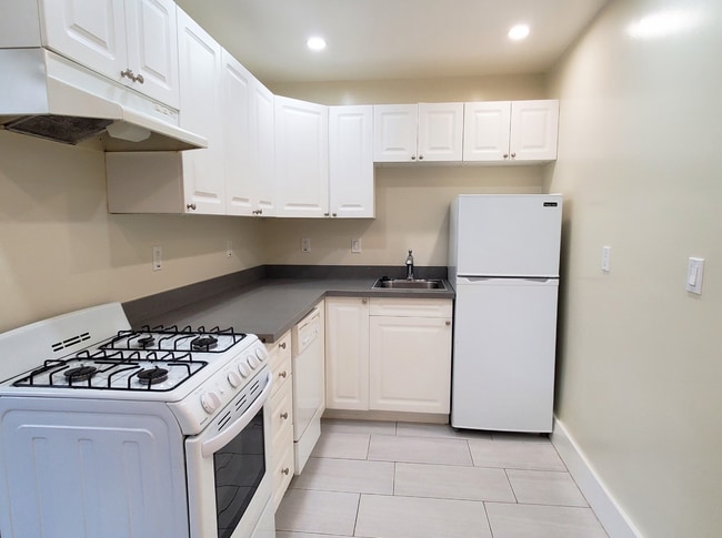 55 Brosnan St