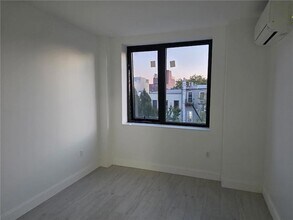 526 56th St, Unit 201 in Brooklyn, NY - Building Photo - Building Photo