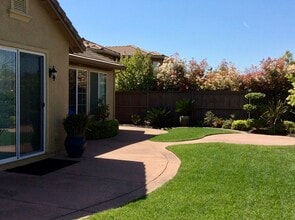 2136 Beckett Dr in El Dorado Hills, CA - Foto de edificio - Building Photo