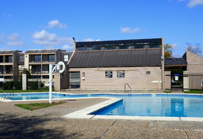 206 Plaza Verde Dr-Unit -M2112 in Houston, TX - Foto de edificio - Building Photo