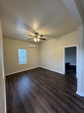 2127 Avenue O, Unit A in Galveston, TX - Foto de edificio - Building Photo