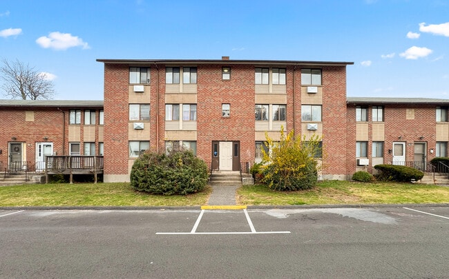 30 Henderson Dr, Unit 5 in East Hartford, CT - Building Photo - Building Photo
