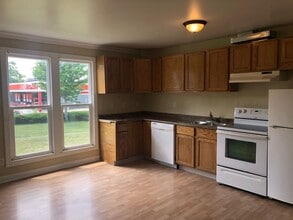 704 E Main St in Urbana, IL - Building Photo - Building Photo