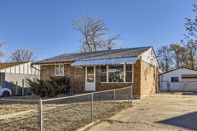 6630 Magnolia St in Commerce City, CO - Building Photo - Building Photo