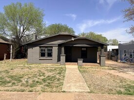 2104 20th St in Lubbock, TX - Building Photo