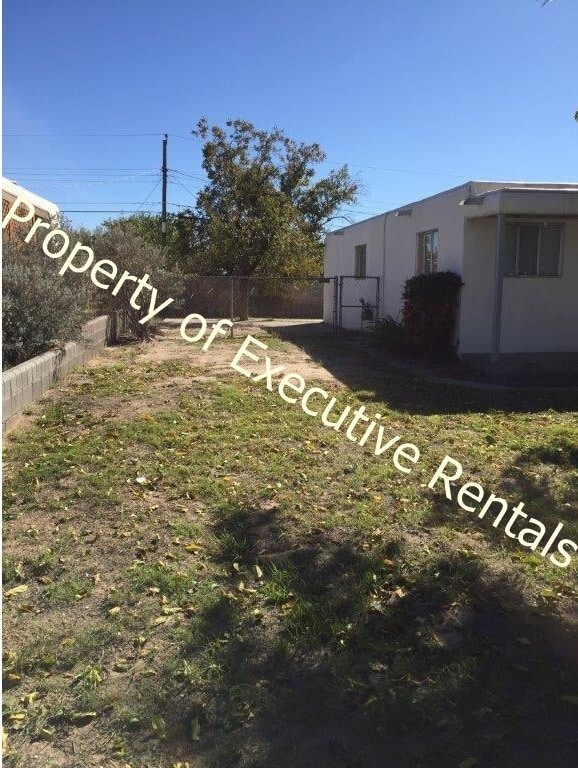 2324 E Idaho Ave in Las Cruces, NM - Building Photo - Building Photo