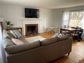 39 Sunrise Ave in Trumbull, CT - Building Photo - Building Photo