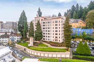 Envoy Apartment in Portland, OR - Building Photo - Primary Photo