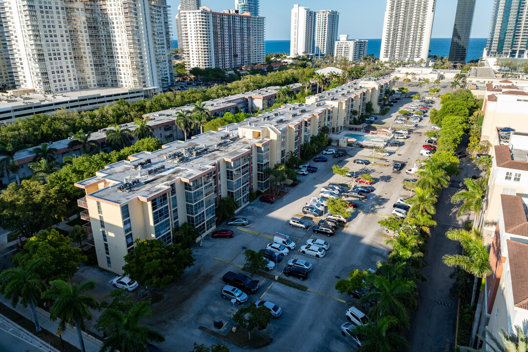 Avila South Condo in Sunny Isles Beach, FL - Foto de edificio