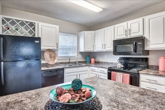 Chalet Apartments in Topeka, KS - Building Photo - Building Photo