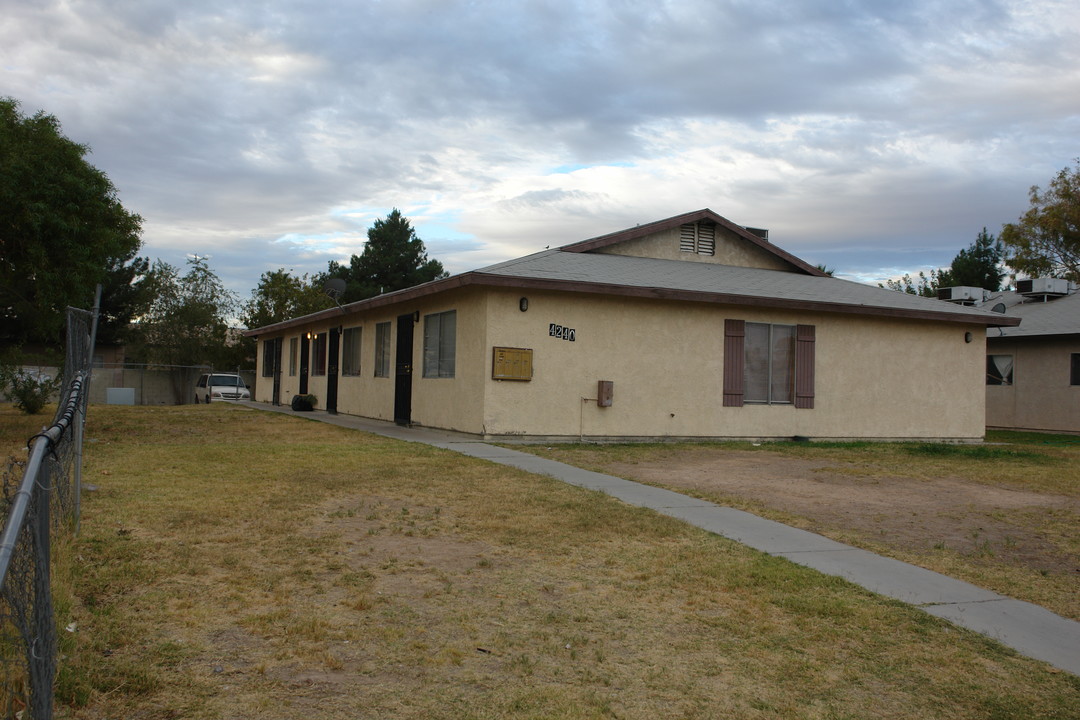 4240 Stewart Ave in Las Vegas, NV - Foto de edificio