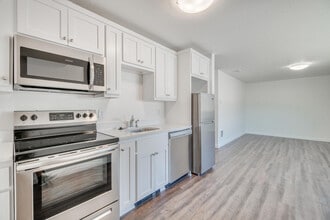 Steele Apartments in Portland, OR - Building Photo - Building Photo