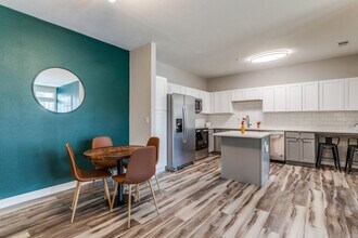 6500 Champion Grandview Way in Austin, TX - Building Photo - Building Photo