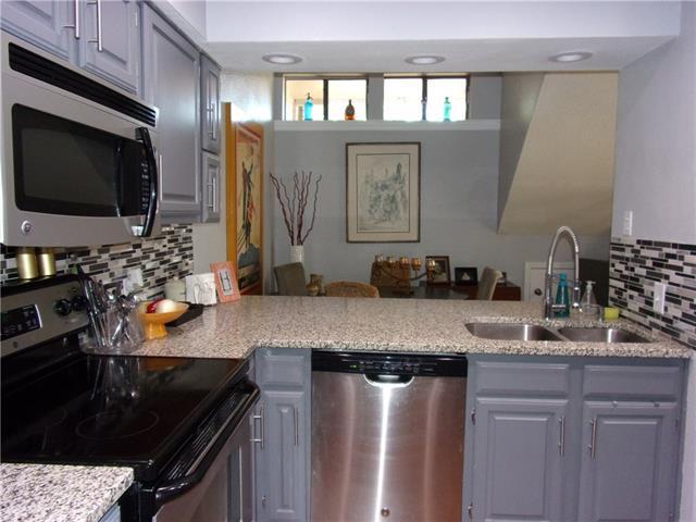 18240 Midway Rd in Dallas, TX - Building Photo
