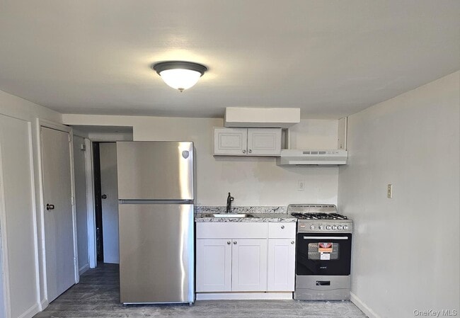 property at 7 Montgomery St