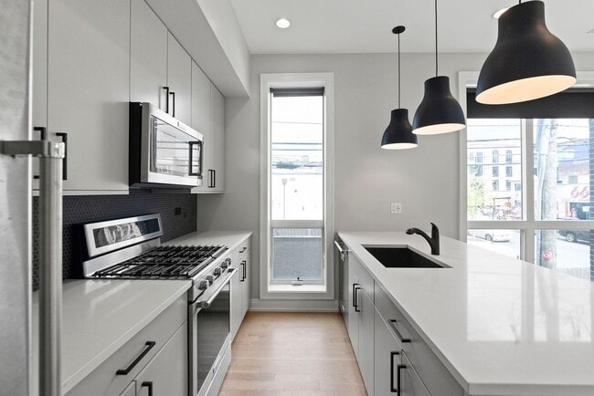 1050 W Cornelia Ave in Chicago, IL - Building Photo - Building Photo