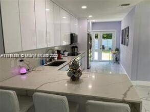 1649 NE 171 St in North Miami Beach, FL - Building Photo - Building Photo