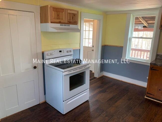 1237 State St in Veazie, ME - Building Photo - Building Photo