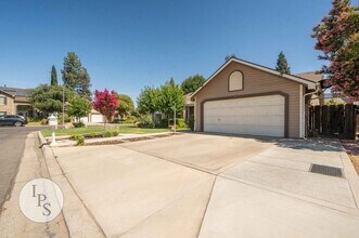 1891 E El Paso Ave in Fresno, CA - Building Photo - Building Photo