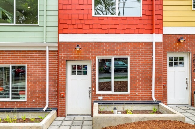 2840 E Spring St in Seattle, WA - Building Photo - Building Photo