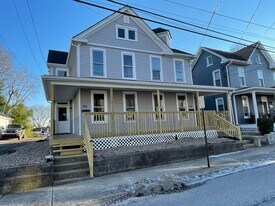 215-217 Cleveland Ave in Waynesboro, PA - Building Photo