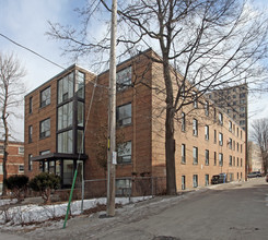 2515 Lake Shore Blvd W in Toronto, ON - Building Photo - Primary Photo