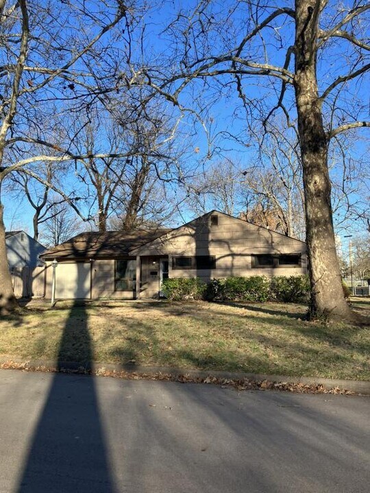 2520 SW Mission Ave in Topeka, KS - Building Photo