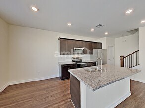 5873 Petronius St in Las Vegas, NV - Building Photo - Building Photo