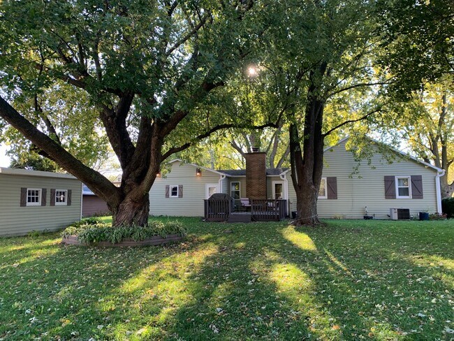 302 Canton St in Woosung, IL - Building Photo - Building Photo