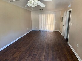 1943 Dawsey St in Tallahassee, FL - Building Photo