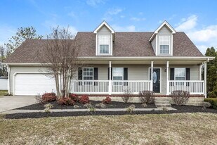 805 Forest Ridge Dr in La Vergne, TN - Building Photo