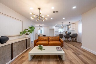 4010 Ella Blvd in Houston, TX - Building Photo - Building Photo