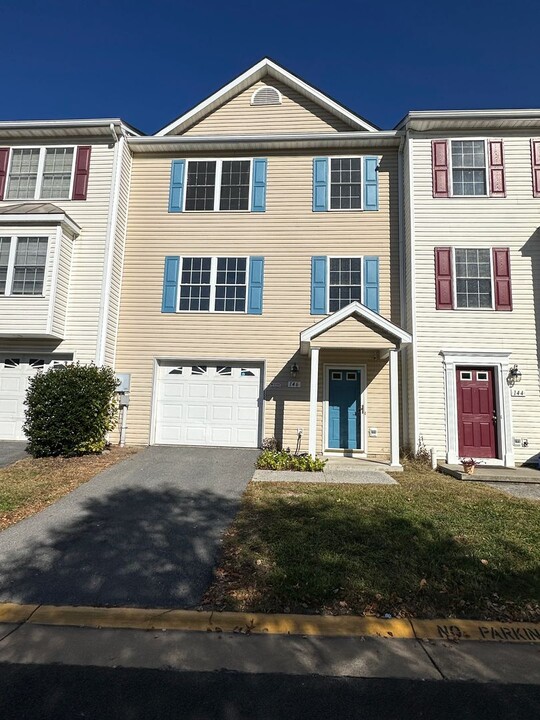 146 Windstone Dr in Winchester, VA - Building Photo