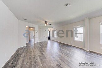 9811 Marbach Brk in San Antonio, TX - Foto de edificio - Building Photo