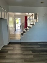 651 Hollace St in Pittsburgh, PA - Building Photo