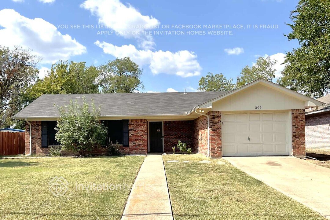 203 Briar Creek Dr in Crandall, TX - Building Photo
