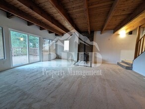 671 E Creekside Dr in Belfair, WA - Building Photo - Building Photo