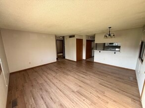 7608 Vinewood Ct in Osseo, MN - Foto de edificio - Building Photo