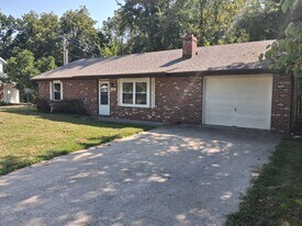 5437 Collier Ln in Jefferson City, MO - Building Photo