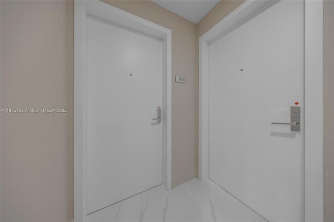700 NE 24th St, Unit 1803 in Miami, FL - Building Photo - Building Photo
