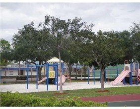 2300 SE 2nd St in Pompano Beach, FL - Building Photo - Building Photo