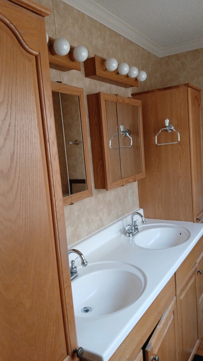 4213 Pin Oak Rd in Raleigh, NC - Building Photo - Building Photo