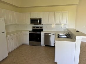 11880 Bayport Ln, Unit 1 in Ft. Myers, FL - Foto de edificio - Building Photo