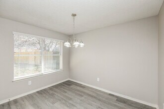 8221 Cloverglen Ln in Fort Worth, TX - Building Photo - Building Photo