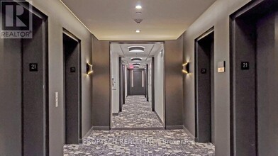 101 Erskine Ave in Toronto, ON - Building Photo - Building Photo