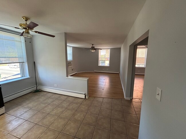 3656 N Central Ave, Unit Unit 2 in Chicago, IL - Building Photo - Building Photo