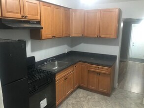 31 Oak St in Trenton, NJ - Building Photo - Building Photo